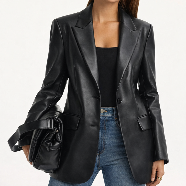 Blazer femme élégant coupe ample, boutonnage simple. Idéal pour un look professionnel ou casual chic au bureau.