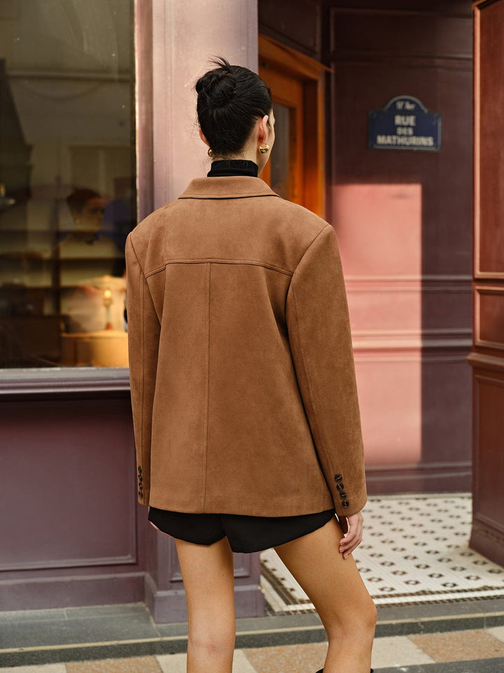 Veste blazer femme moderne à coupe droite, polyvalente pour l'automne, le bureau ou un look décontracté chic.