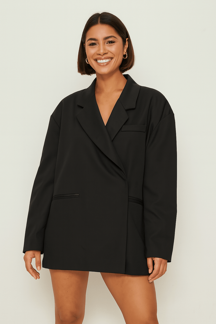 Blazer oversize élégant pour femme, revers crantés, coupe moderne. Idéal tenue bureau ou décontractée chic.
