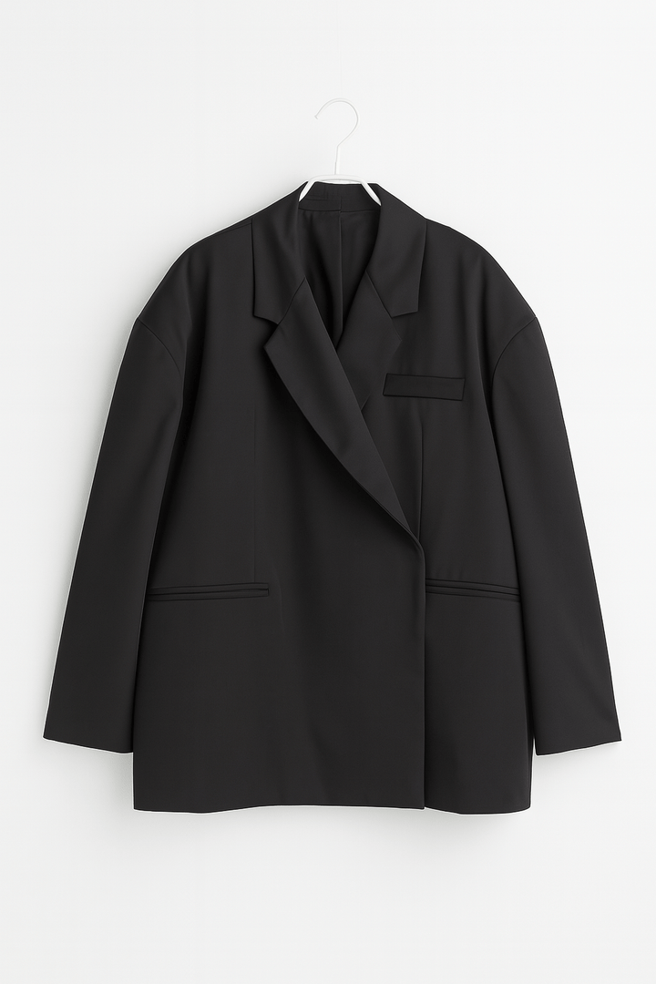 Veste élégante femme, blazer oversize à revers crantés. Modèle chic et moderne pour une tenue de bureau ou casual.