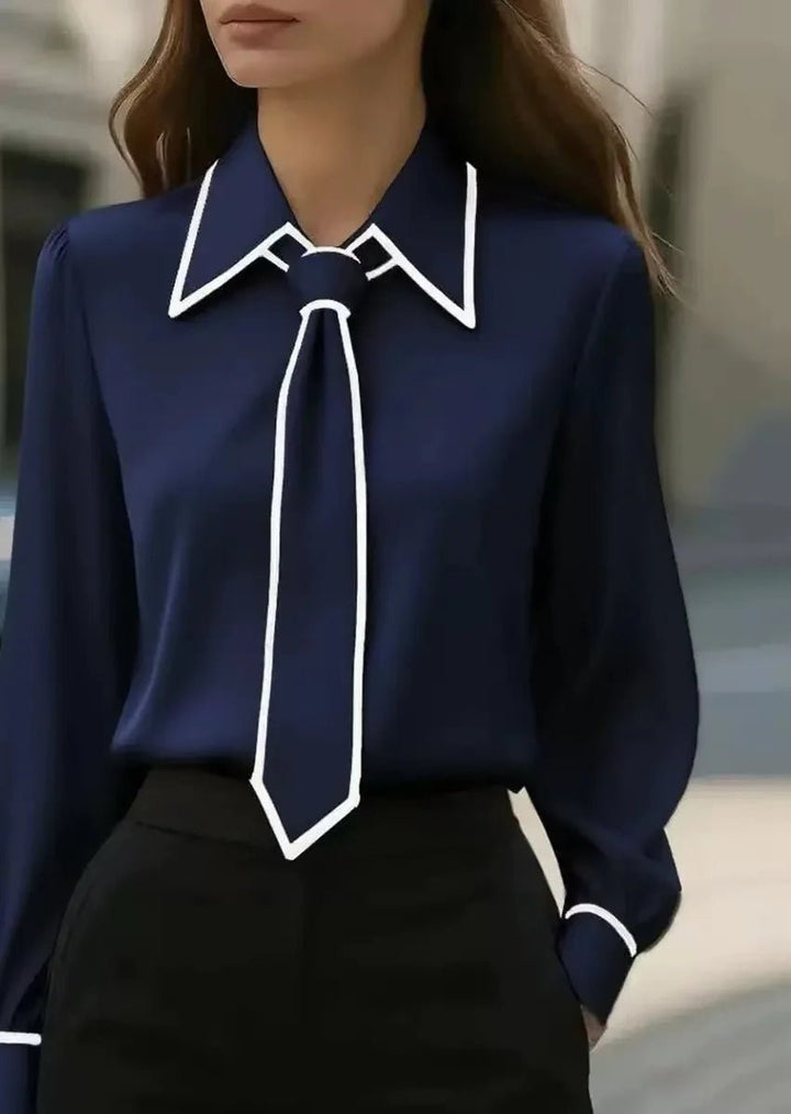 Chemise blouse femme à col oversize, un vêtement chic et tendance. Parfaite pour toute occasion.
