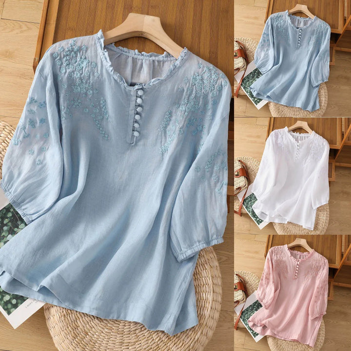 Blouse femme tendance avec broderie exquise, manches 3/4. Un haut élégant et décontracté pour votre garde-robe.