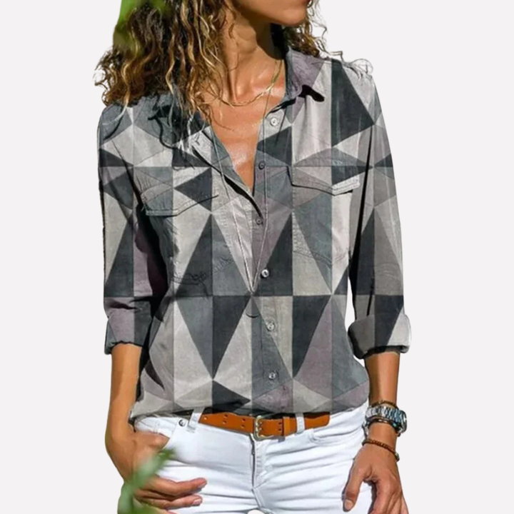 Blouse femme à manches courtes, coupe fluide, élégante et polyvalente pour un confort optimal en été.