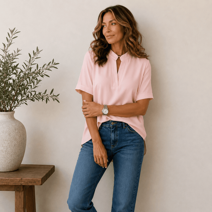 Blouse fluide femme, col V, légère et chic. Manches courtes, parfaite printemps-été.