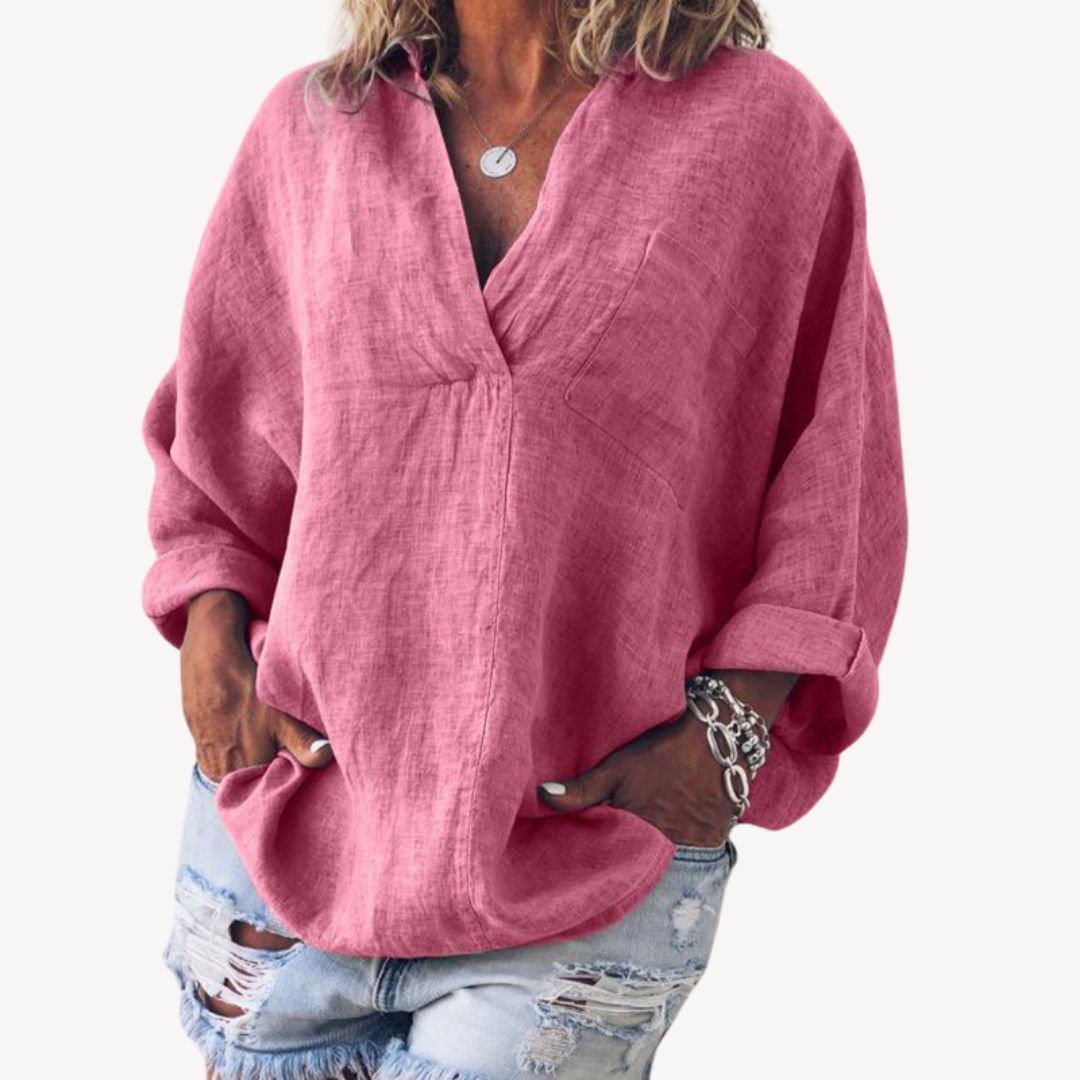 Blouse femme à col en V, coupe oversize élégante. Style moderne pour la mode féminine chic.