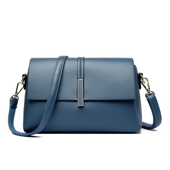 Femme portant un sac à main besace noir en cuir PU en bandoulière. Style élégant et pratique pour la ville.
