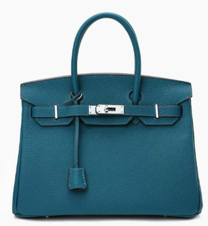 Sac à main en cuir pour femme, style épuré et chic, un incontournable de la garde-robe moderne.