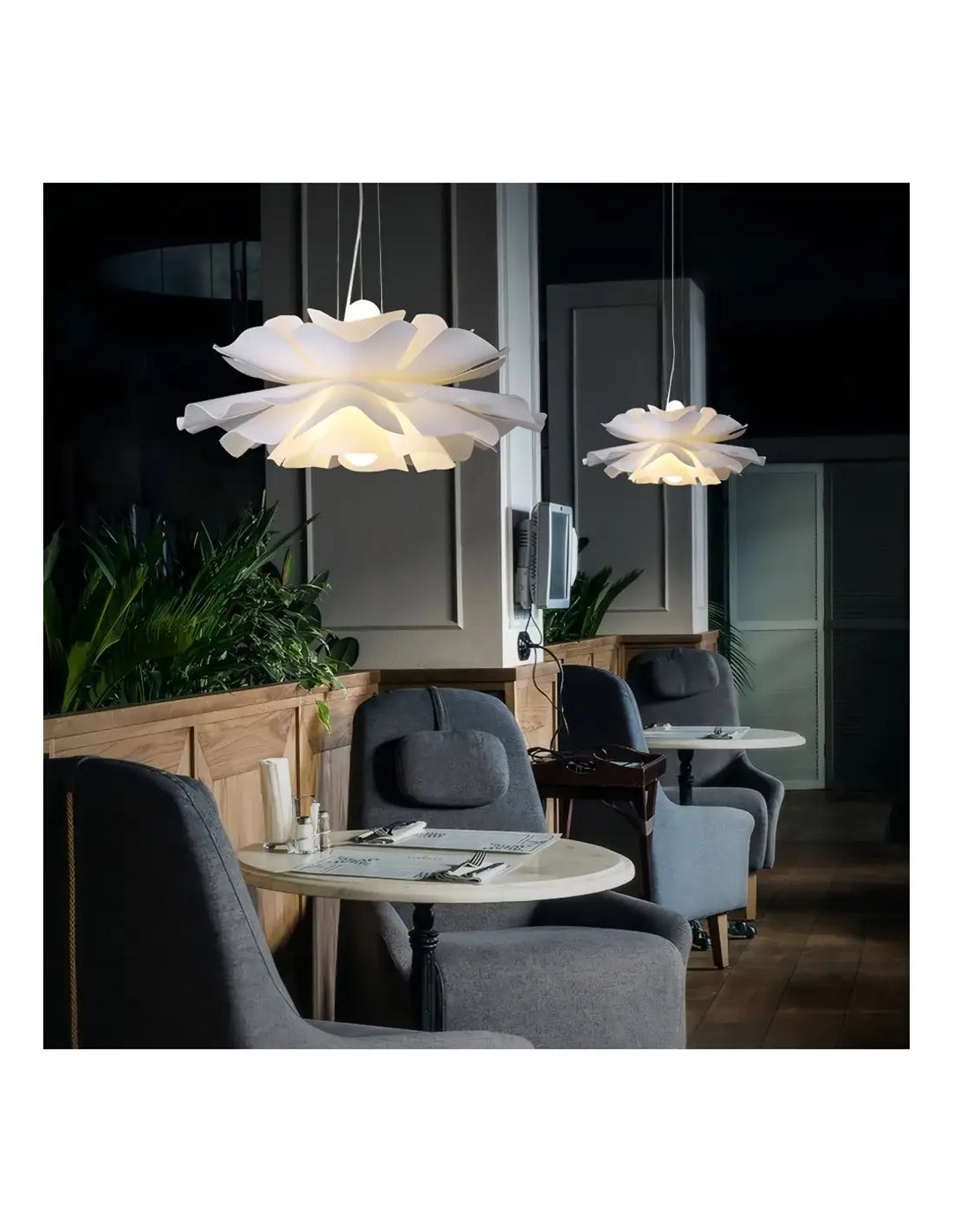 Suspension luminaire florale nordique en acrylique, éclairage chaleureux et design pour une décoration intérieure moderne.
