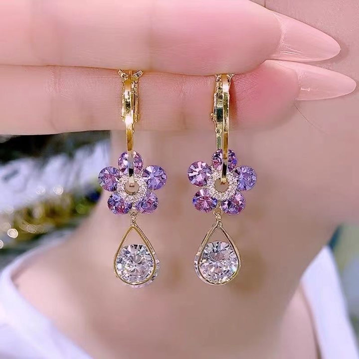 Bijou floral femme: boucles d'oreilles pendantes en alliage de zinc avec cristaux violets.