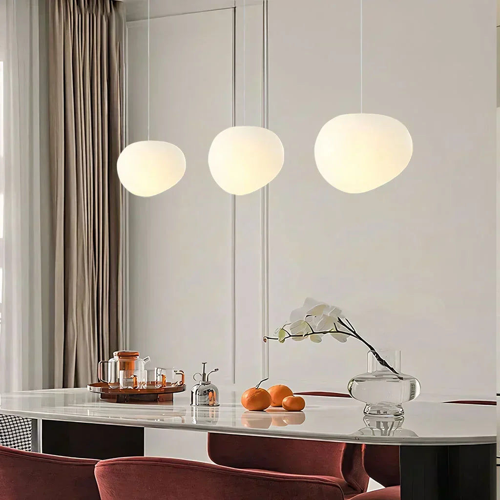 Éclairage design Galet en verre de lait, lustre de plafond moderne pour salon ou chambre.
