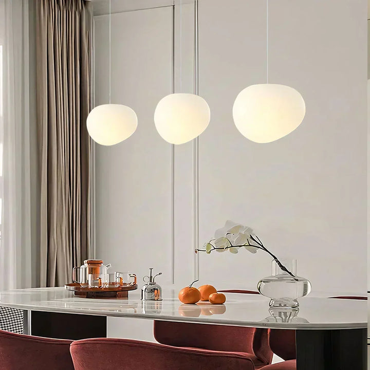 Éclairage design Galet en verre de lait, lustre de plafond moderne pour salon ou chambre.