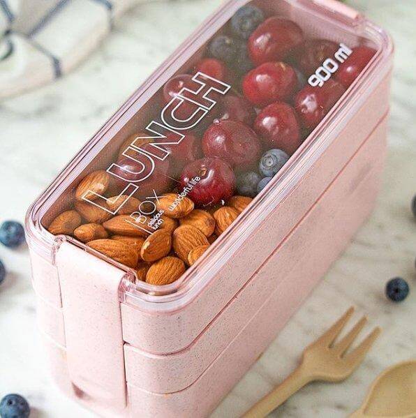 Bento 3 niveaux pratique et étanche. Idéale pour emporter votre déjeuner ou pique-nique sain et varié.