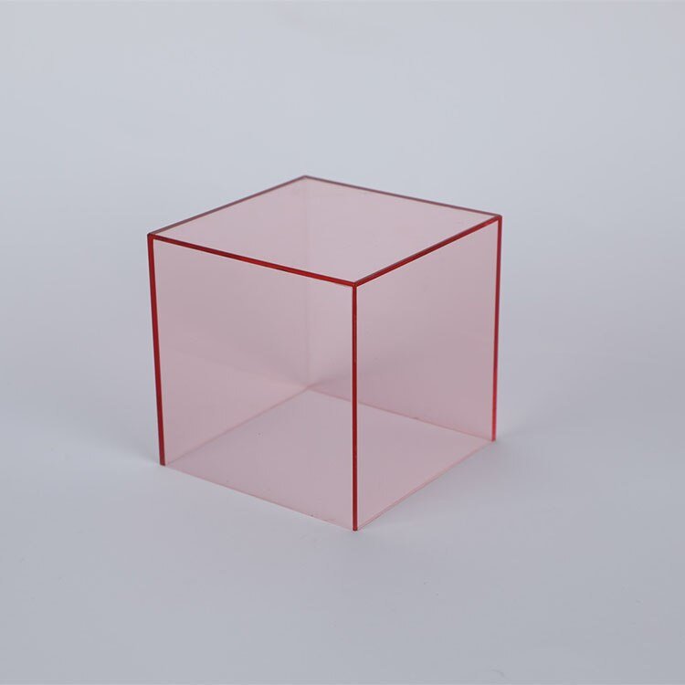 Vitrine de présentation en acrylique transparent avec base colorée, pour objets d'art.