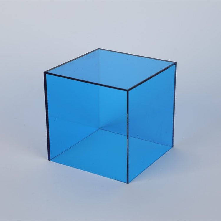 Solution de rangement acrylique colorée et transparente pour vos collections précieuses.