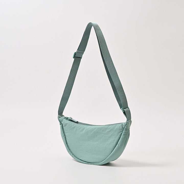 Sac bandoulière mode pour femme, design arrondi, disponible en plusieurs couleurs tendance. Élégant et pratique.