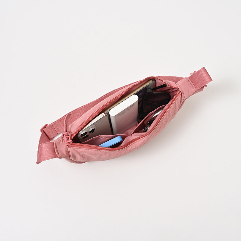 Sac bandoulière femme, style urbain chic. Forme arrondie moderne, pour un look organisé et actuel.