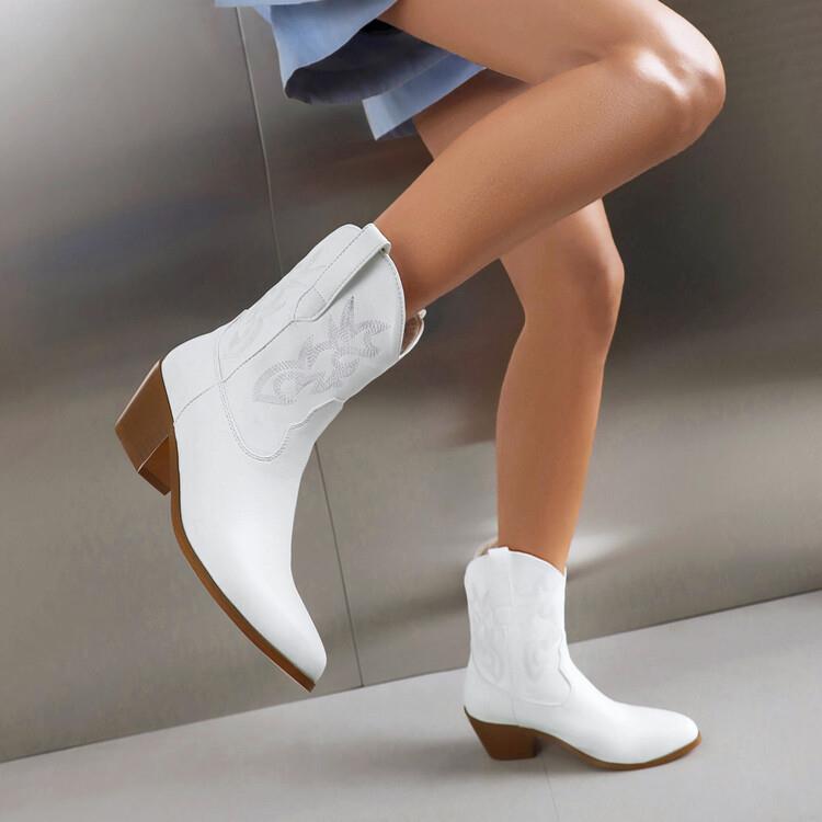 Tendance automne: bottes femme cowboy brodées, talon large, style western affirmé, confort et élégance.