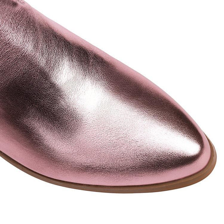 Chaussures mode automne: bottes western femme mi-hautes, broderies fines, bout pointu, talon large.