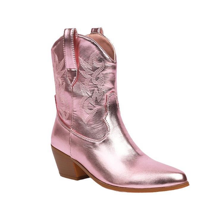Bottes brodées femme, design western chic, bout pointu raffiné, talon carré, parfaites pour le style cowboy.