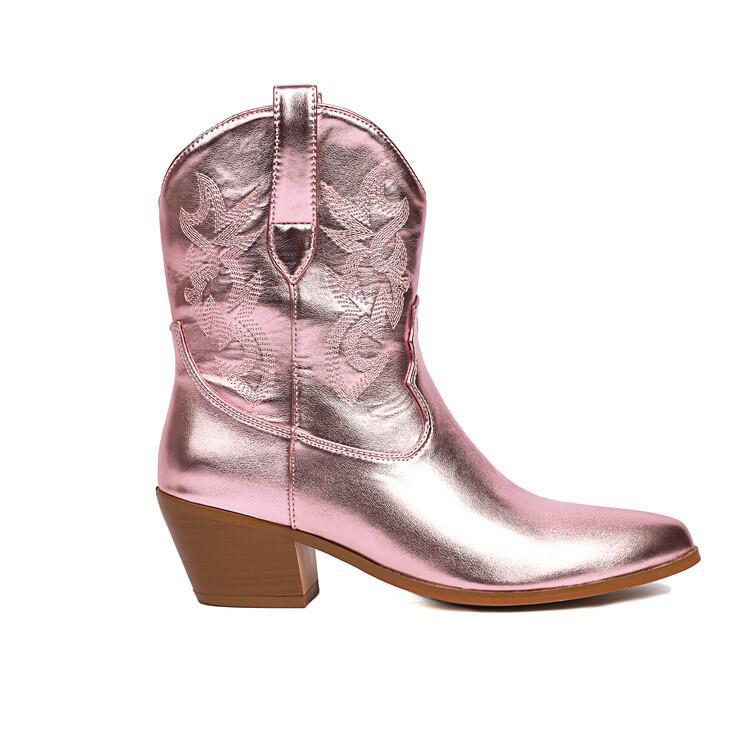 Élégantes bottes femme western avec broderie détaillée, talon large, silhouette mi-haute, touche cowboy.