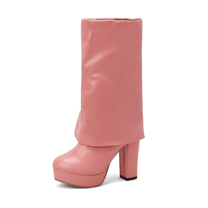 Bottes femme rétro-chic, semelle compensée et talon bloc, idéales pour la saison froide.