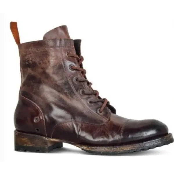 Bottes homme à lacets robustes, style vintage marron. Idéales pour une élégance masculine décontractée et un confort quotidien.