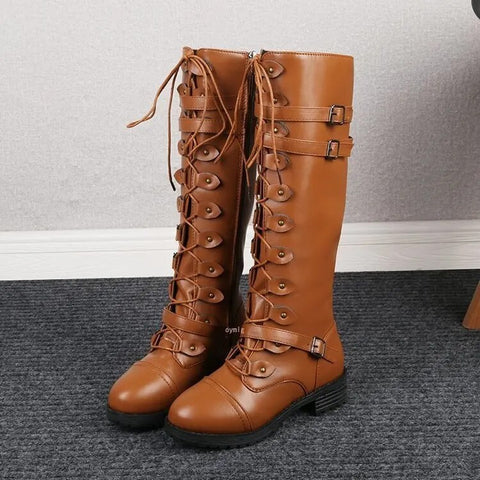 Bottes hautes femme à lacets, design rétro chic. Idéales pour une tenue élégante en automne ou au printemps.