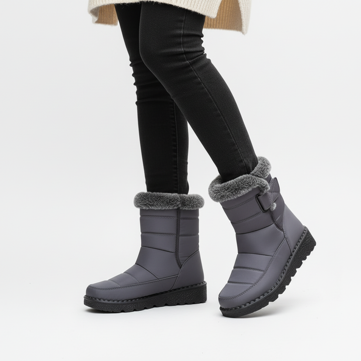 Bottes femme à velcro, faciles à enfiler. Chaussures hiver antidérapantes, confort et chaleur assurés.