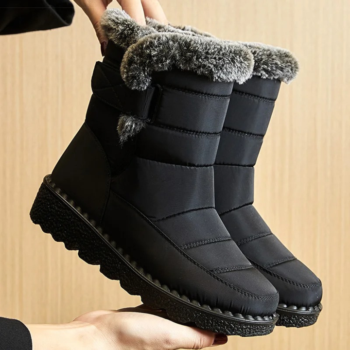 Paire de bottes d'hiver femme, design moderne. Chaussures chaudes et confortables pour la mode hivernale.