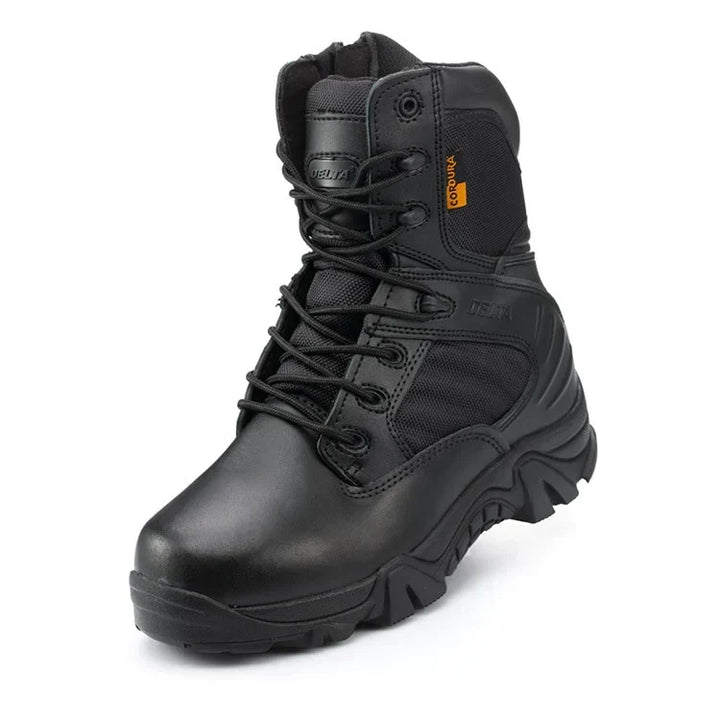 Robustes bottes d'aventure homme, conçues pour le confort en randonnée tactique.