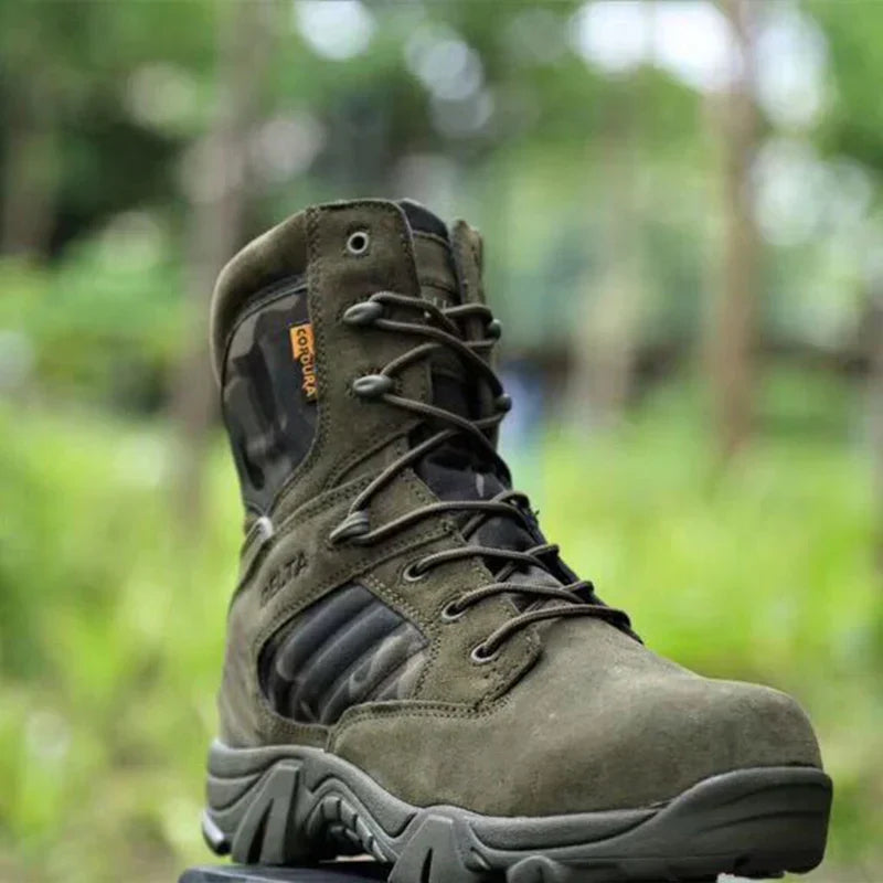 Chaussures robustes homme pour activités tactiques et d'aventure en plein air.