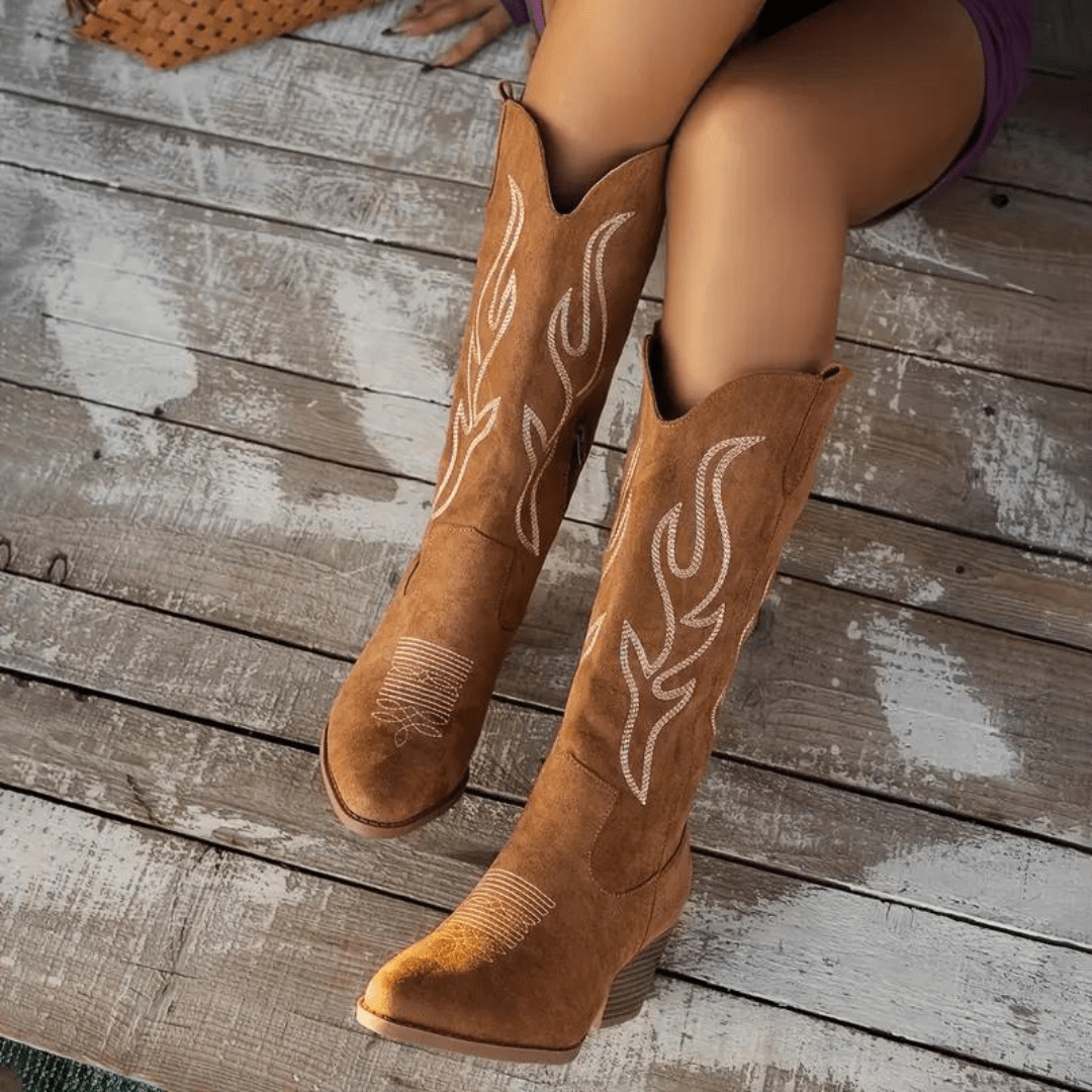 Bottes femme cowboy Sloan, cuir souple, design western authentique. Chaussures mode alliant confort et élégance.