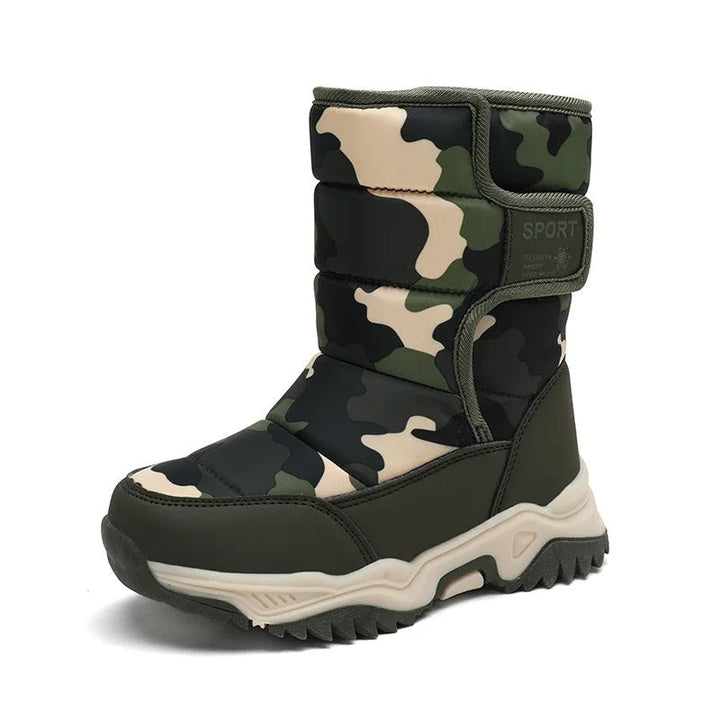 Bottines de neige enfant robustes, avec doublure chaude et système de fermeture scratch pour un ajustement facile.