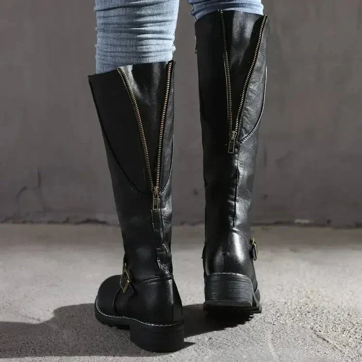 Bottes pour femmes au style raffiné, avec talons, assurant confort et élégance pour la saison automne-hiver.