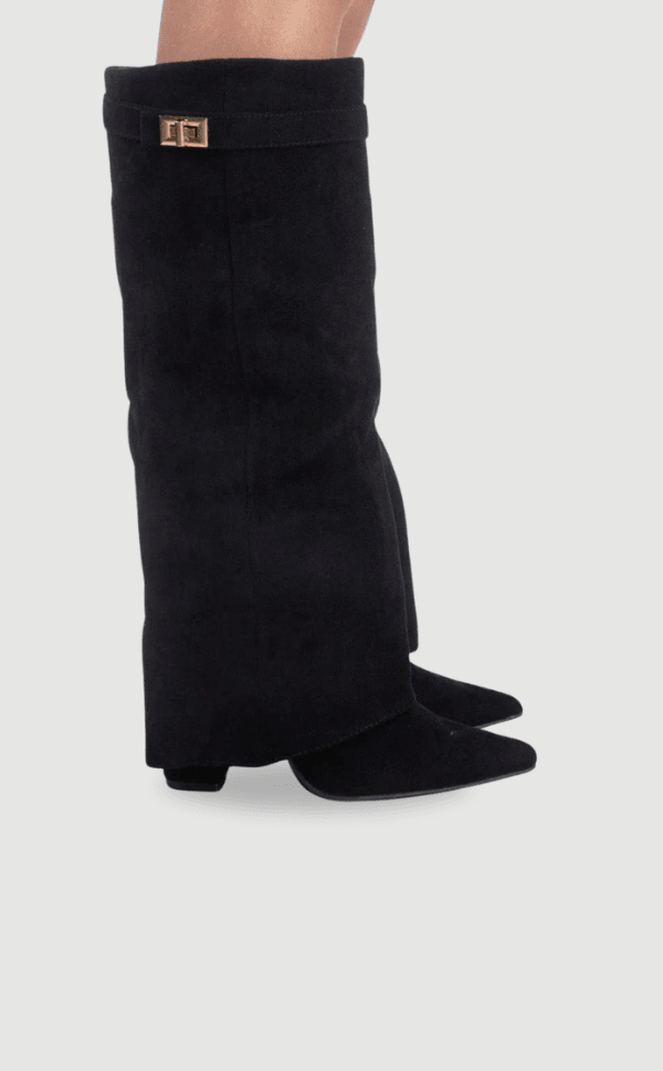 Bottes élégantes noires pour femmes avec boucles dorées, idéales pour l'automne-hiver, style chic et confortable.