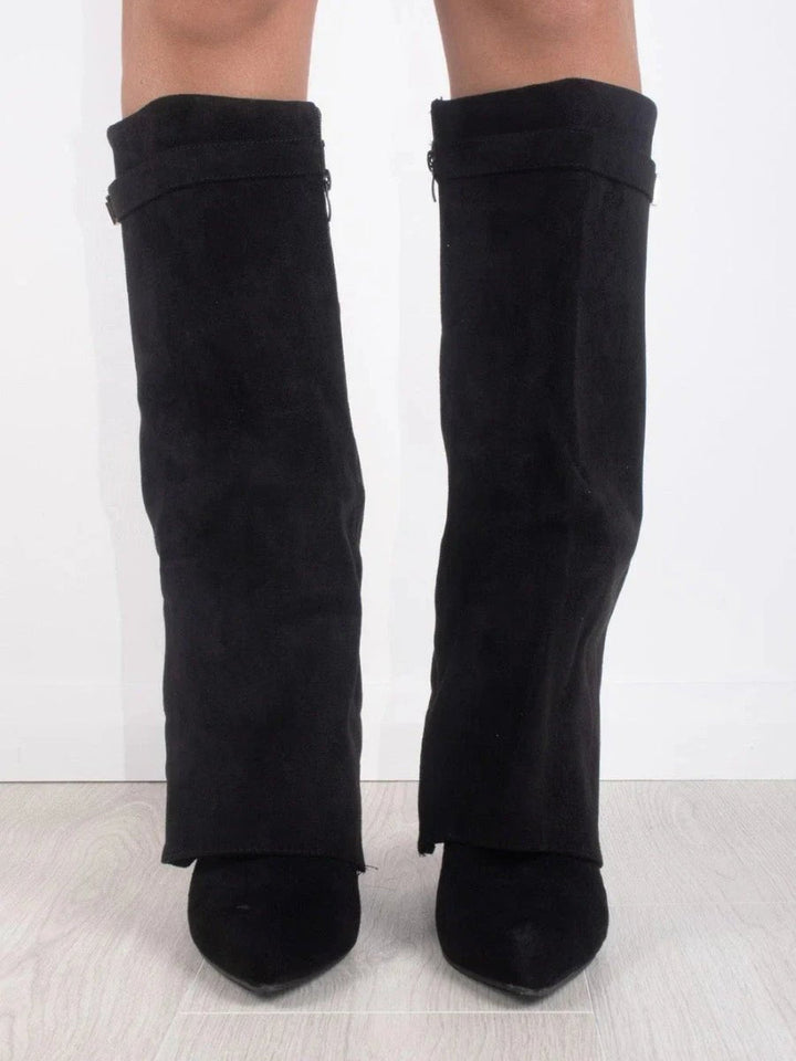Bottes d'automne-hiver pour femmes, noires avec touches dorées, alliant mode, élégance et confort. Indispensables!