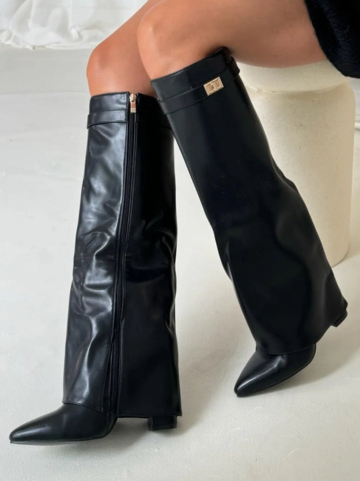 Bottes hautes sophistiquées pour femmes, talon bloc stable. Chaussures élégantes, chic et pratiques pour l'automne.