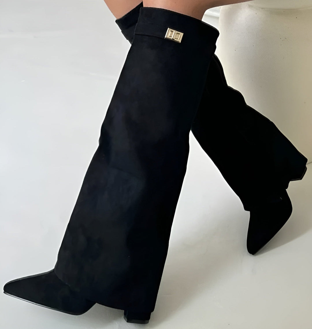 Bottes hautes élégantes pour femmes, avec talon bloc confortable, idéales pour la mode hivernale.