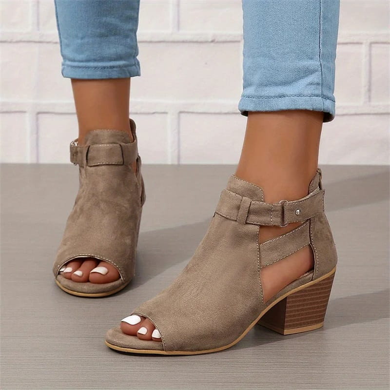 Chaussures femme : bottines à bout ouvert, talon bloc. Confort et style élégant pour usage quotidien.