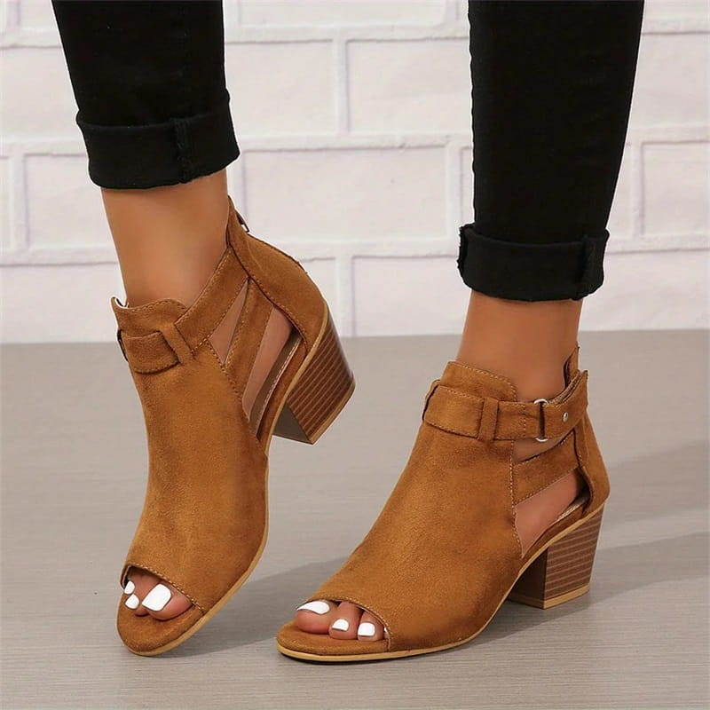 Bottines femme noires bout ouvert, talon bloc élégant. Idéales pour un look moderne et polyvalent.