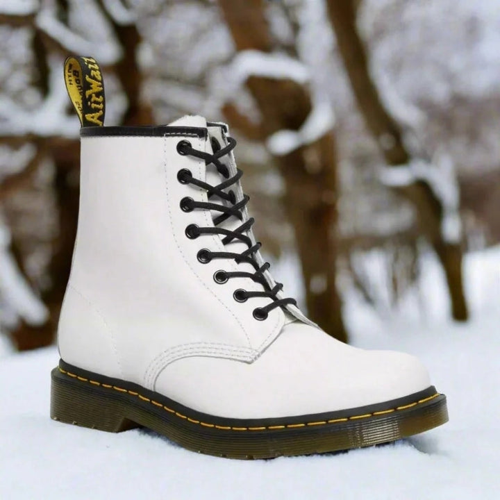 Chaussures bottines femme à lacets, semelle crantée, parfaites pour un look urbain et stylé.