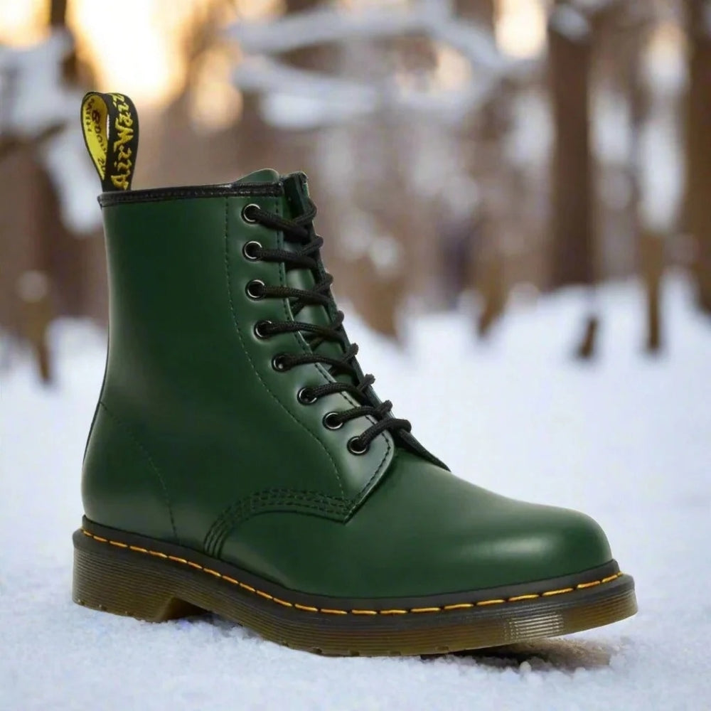 Vue détaillée des bottines crantées à lacets pour femme, parfaites pour le style urbain moderne.
