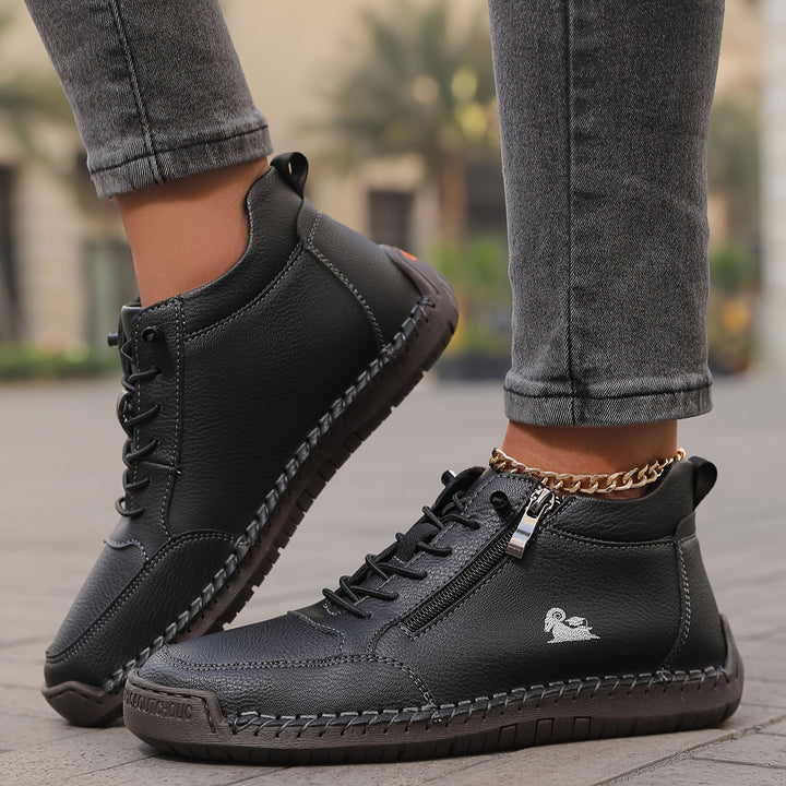 Bottines casual femme en matière résistante, lacets mode, idéales pour l'automne et l'hiver.