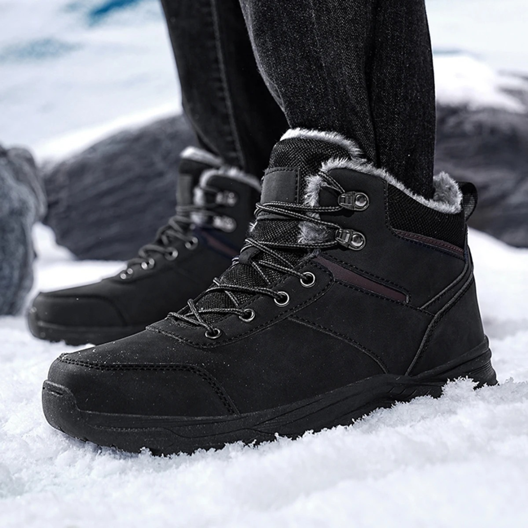 Bottines marron robustes pour hommes, antidérapantes, conçues pour le confort et la chaleur durant l'hiver.