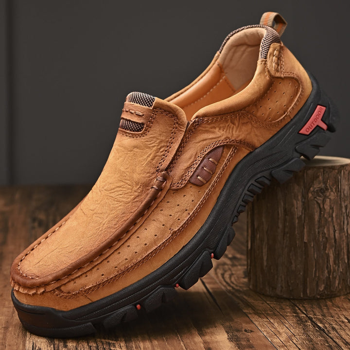 Chaussures homme confortables avec soutien postural, bottines orthopédiques pour un bien-être constant.