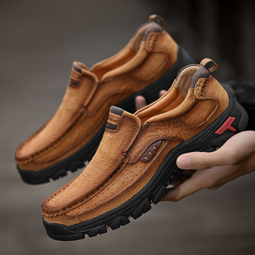 Bottines homme orthopédiques polyvalentes, offrant confort, soutien quotidien et adhérence supérieure.