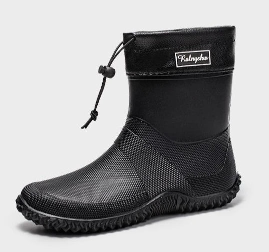 Vue latérale des bottines de travail homme, mettant en valeur leur conception imperméable et leur semelle adhérente.