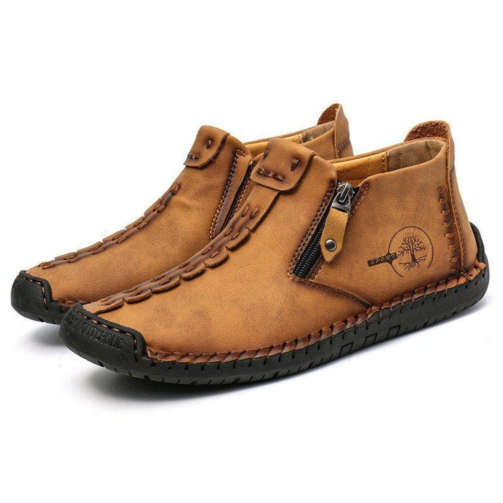 Vue latérale de bottines homme marron, alliant style casual, construction cousue et grand confort.
