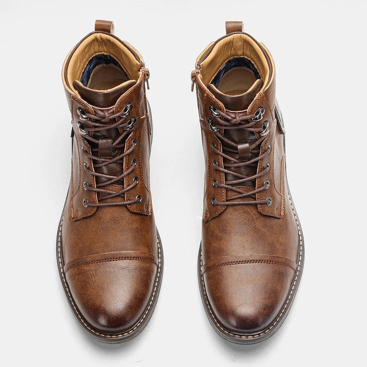 Bottines homme au design élégant, offrant un soutien orthopédique pour un confort actif et une stabilité quotidienne.