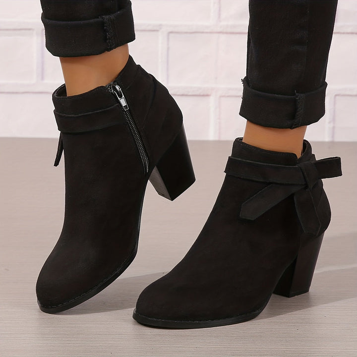 Chaussures bottines pour femme, talon large confortable, détail nœud chic, parfaites pour l'élégance.
